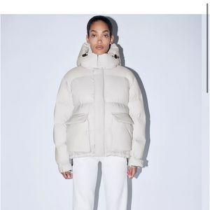 Aritzia the super duper puff matte pearl - just dry cleaned
